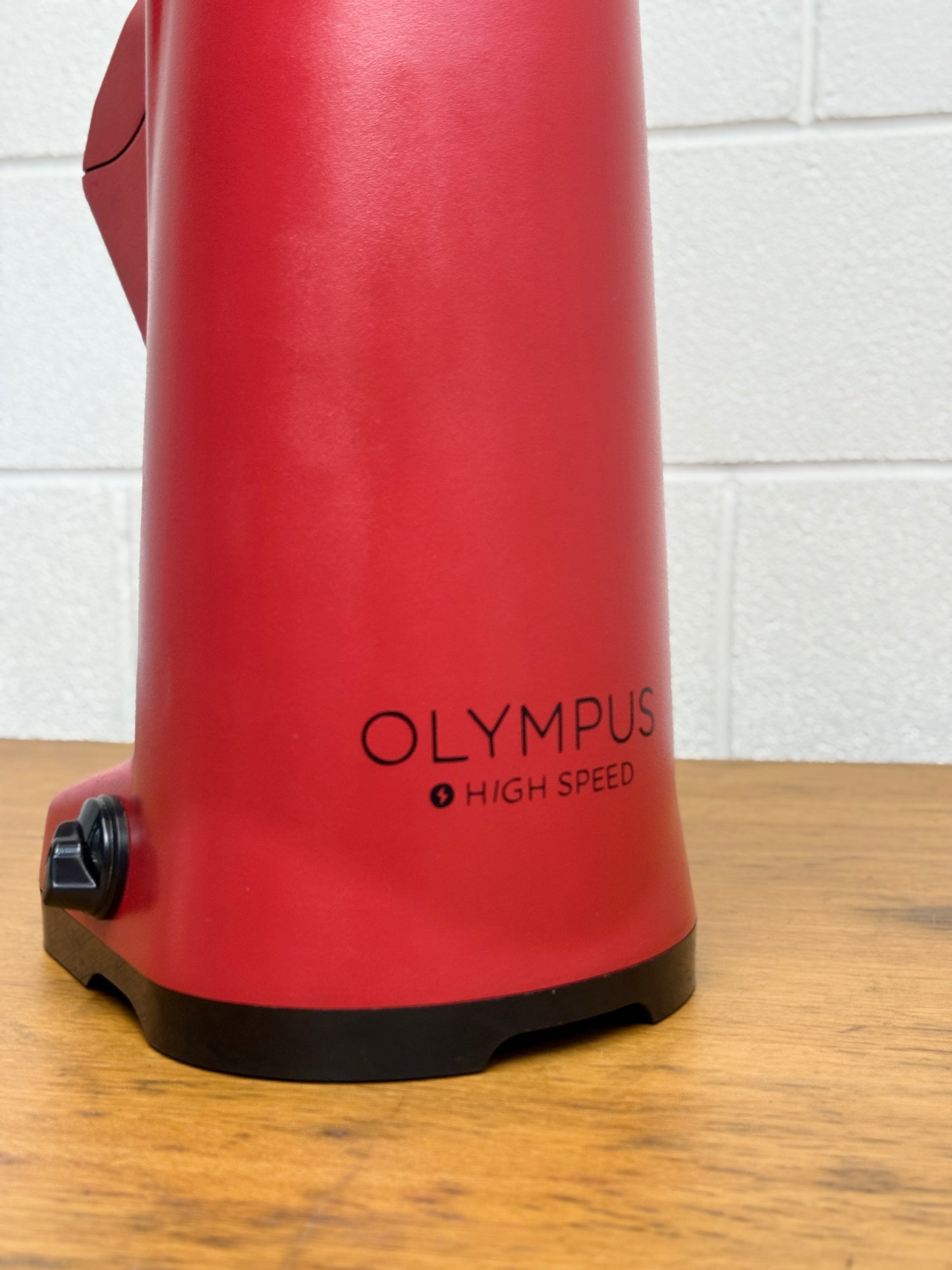 Eureka Olympus 75HS Red